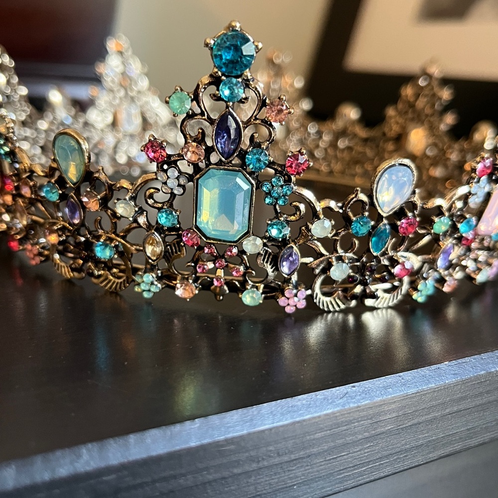 Multicoloured rhinestone crown. New. - Picture 2 of 16